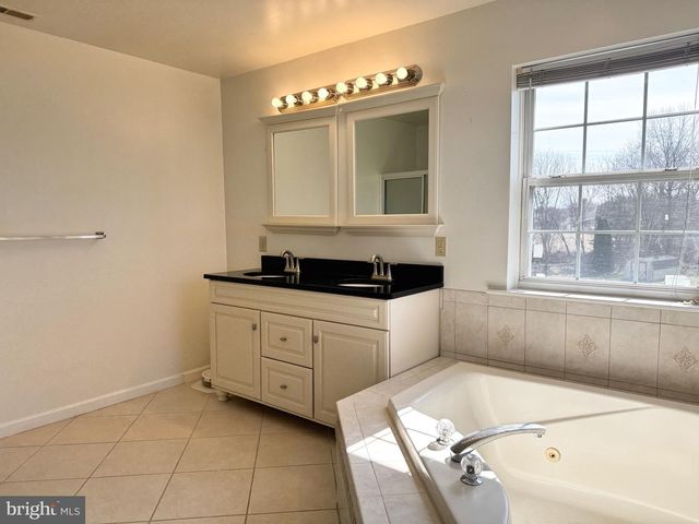 21 MEADOW LN, Pottstown, PA 19465