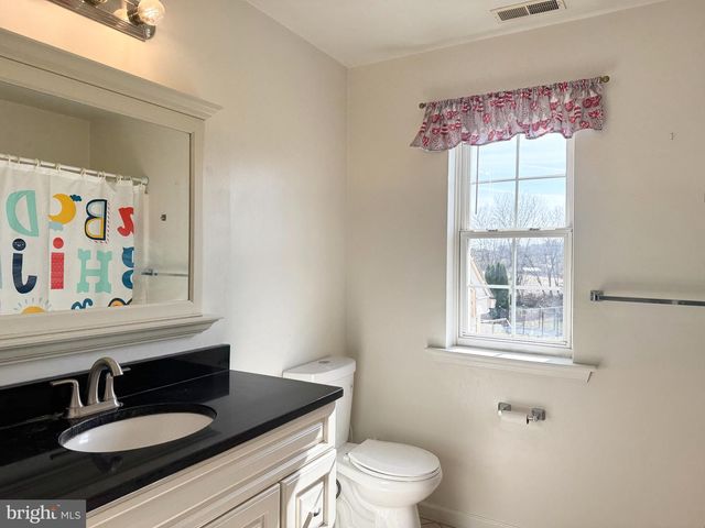 21 MEADOW LN, Pottstown, PA 19465