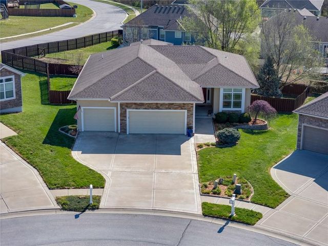 16657 Sandstone Circle, Basehor, KS 66007