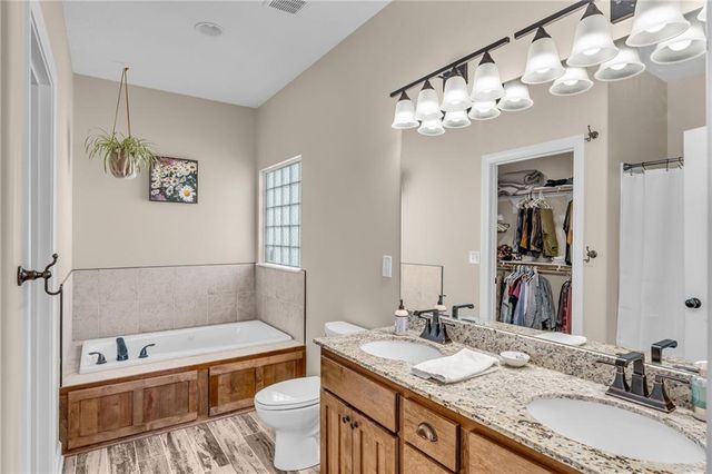 16657 Sandstone Circle, Basehor, KS 66007