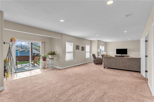 16657 Sandstone Circle, Basehor, KS 66007