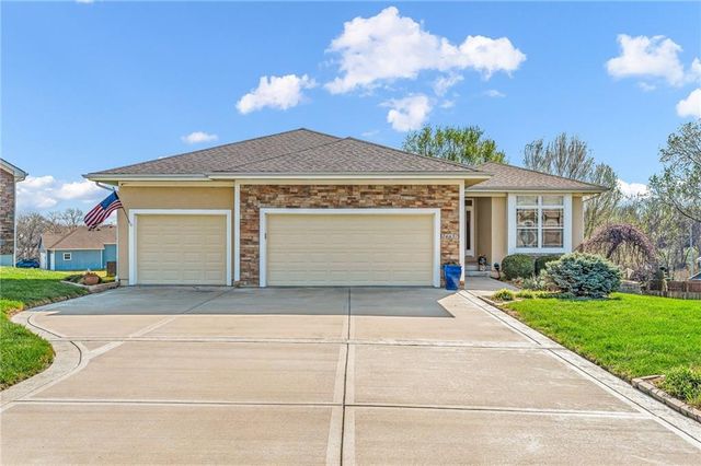 16657 Sandstone Circle, Basehor, KS 66007