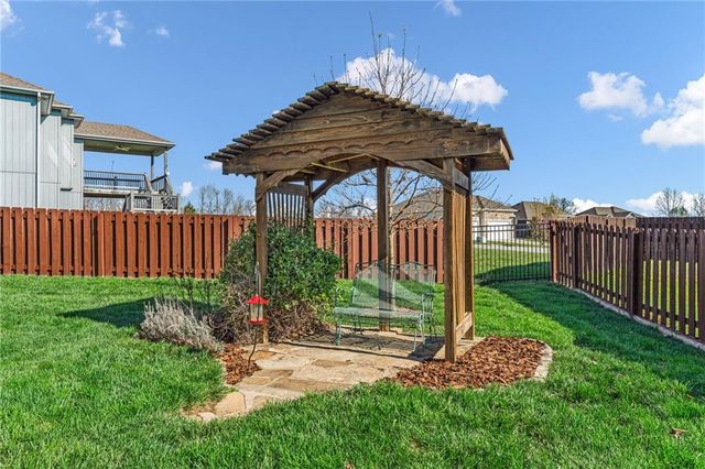 16657 Sandstone Circle, Basehor, KS 66007