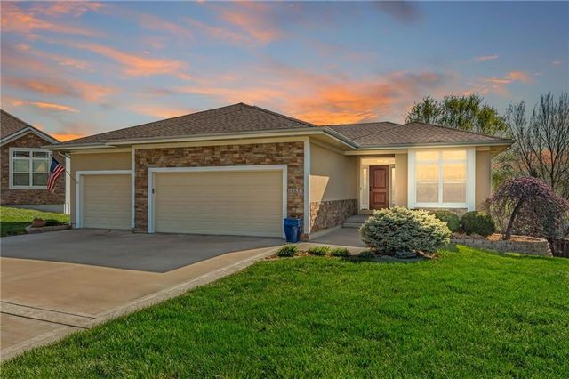 16657 Sandstone Circle, Basehor, KS 66007