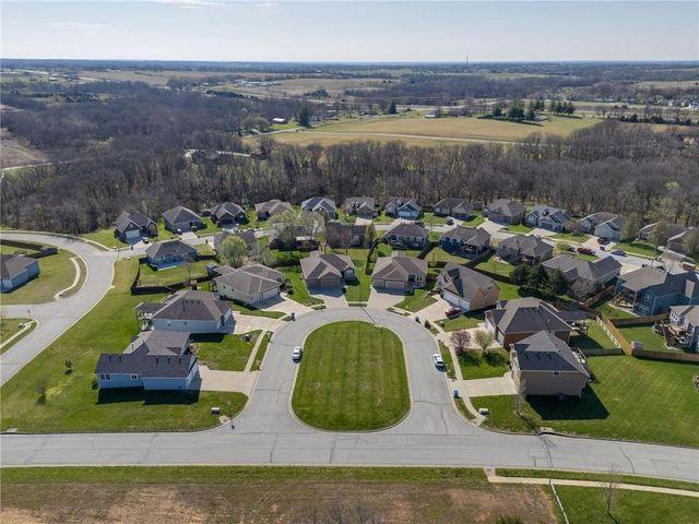 16657 Sandstone Circle, Basehor, KS 66007