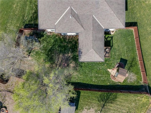 16657 Sandstone Circle, Basehor, KS 66007