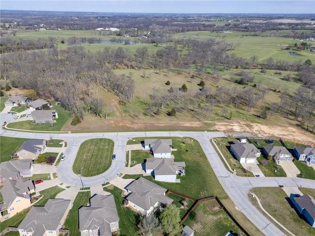 16657 Sandstone Circle, Basehor, KS 66007