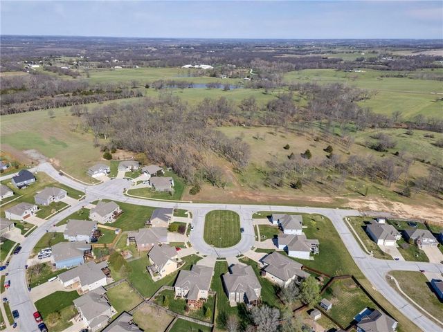 16657 Sandstone Circle, Basehor, KS 66007
