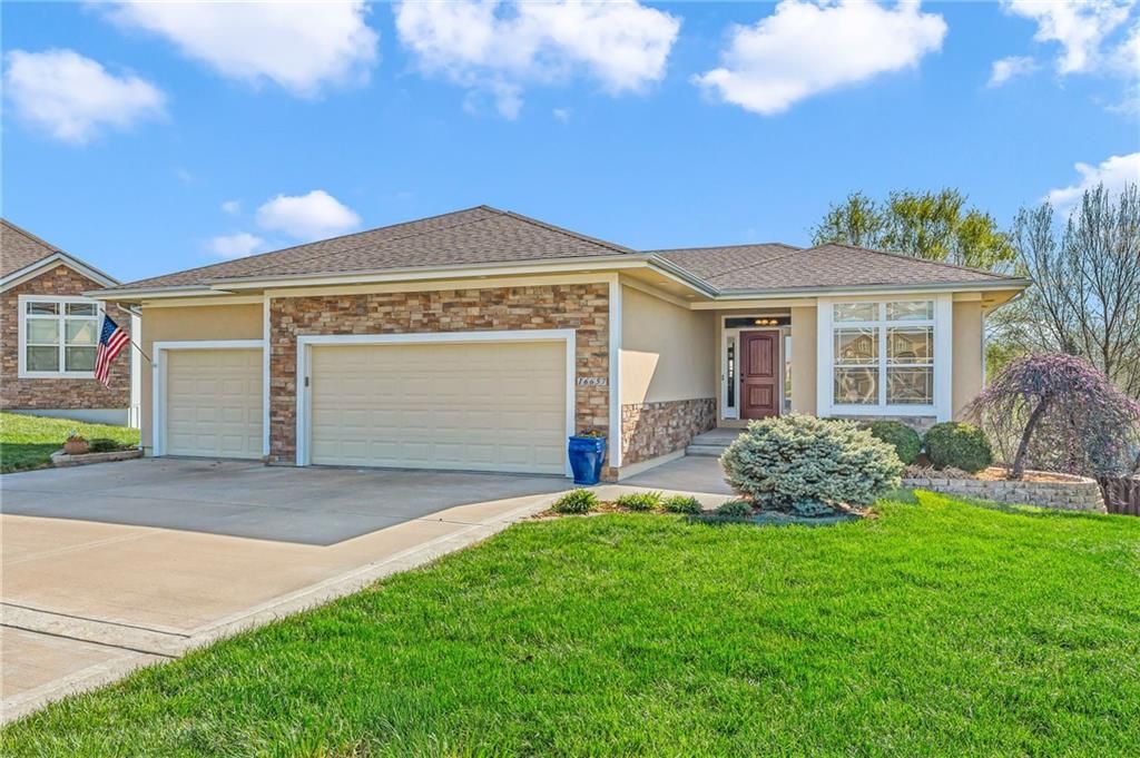 16657 Sandstone Circle, Basehor, KS 66007