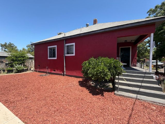 323 E 1st St, Stockton, CA 95206