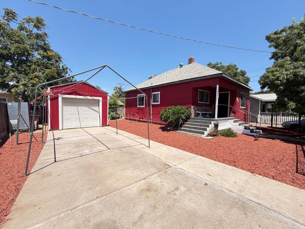 323 E 1st St, Stockton, CA 95206