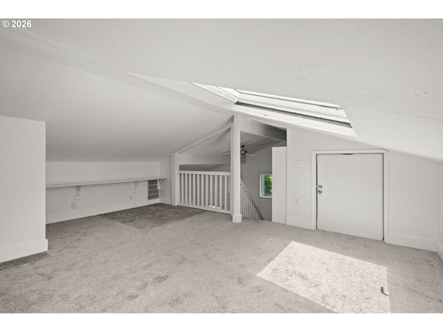 1389 Sw TAYLORS FERRY Ct, Portland, OR 97219