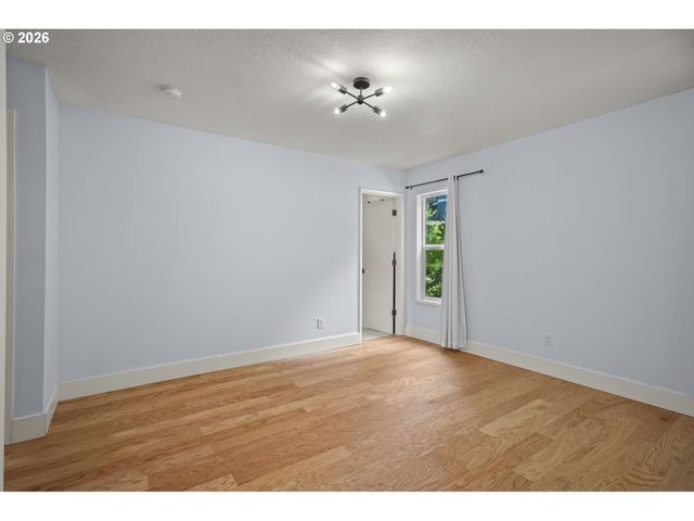 1389 Sw TAYLORS FERRY Ct, Portland, OR 97219