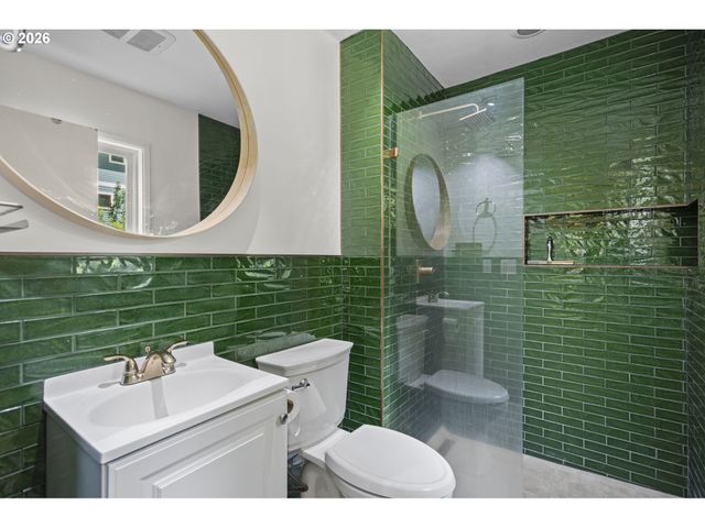1389 Sw TAYLORS FERRY Ct, Portland, OR 97219