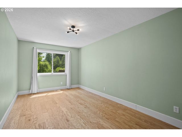 1389 Sw TAYLORS FERRY Ct, Portland, OR 97219