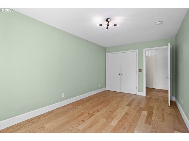 1389 Sw TAYLORS FERRY Ct, Portland, OR 97219