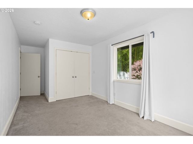 1389 Sw TAYLORS FERRY Ct, Portland, OR 97219