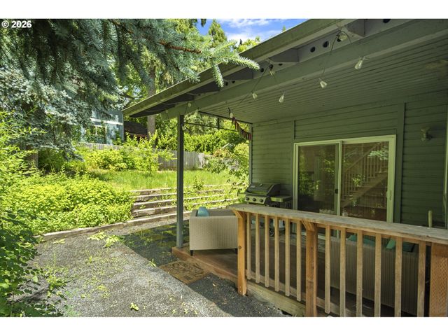 1389 Sw TAYLORS FERRY Ct, Portland, OR 97219