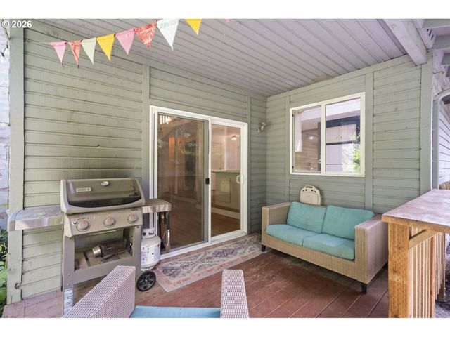 1389 Sw TAYLORS FERRY Ct, Portland, OR 97219