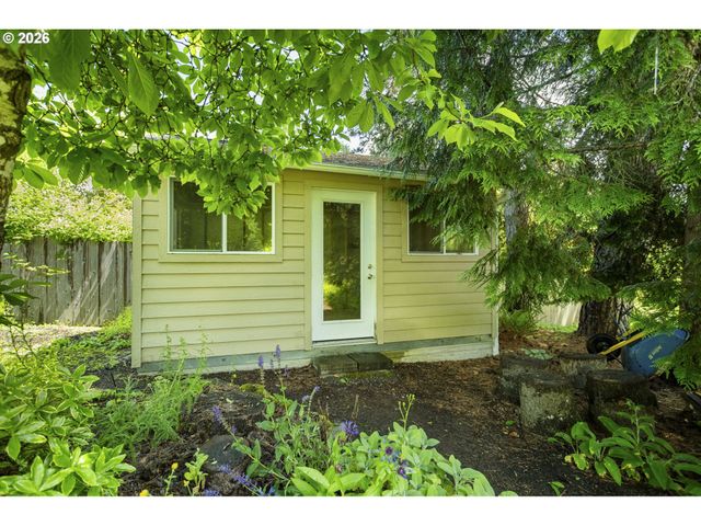1389 Sw TAYLORS FERRY Ct, Portland, OR 97219