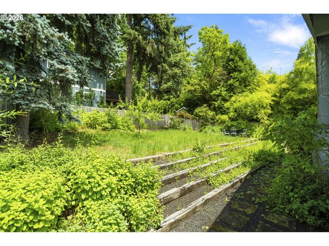 1389 Sw TAYLORS FERRY Ct, Portland, OR 97219