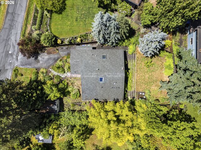 1389 Sw TAYLORS FERRY Ct, Portland, OR 97219