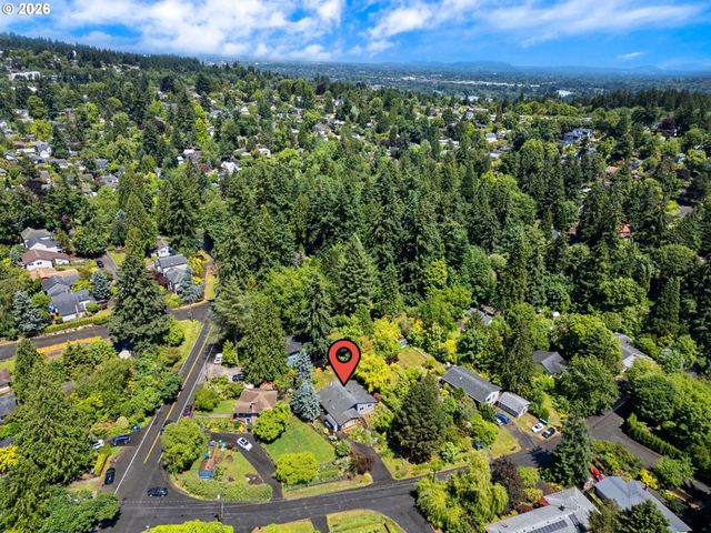 1389 Sw TAYLORS FERRY Ct, Portland, OR 97219