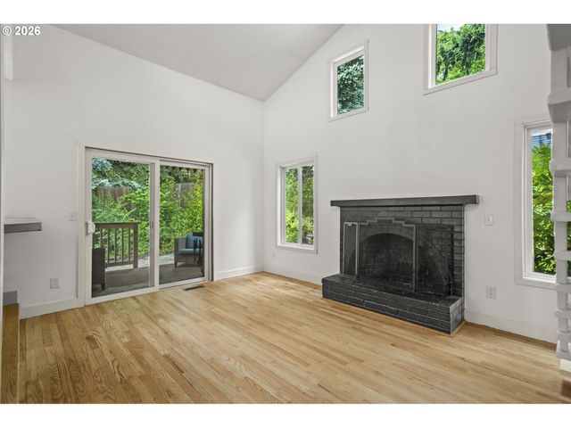 1389 Sw TAYLORS FERRY Ct, Portland, OR 97219