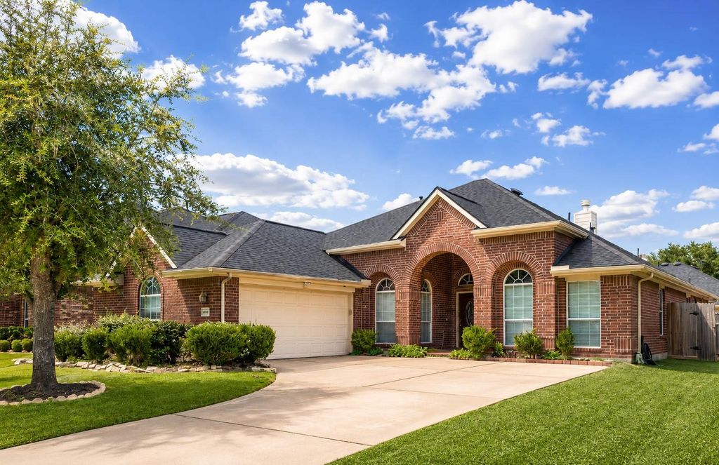 12905 Quail Creek Drive, Pearland, TX 77584