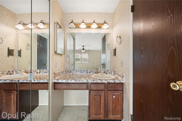 20831 W Glen Haven Circle, Novi, MI 48167