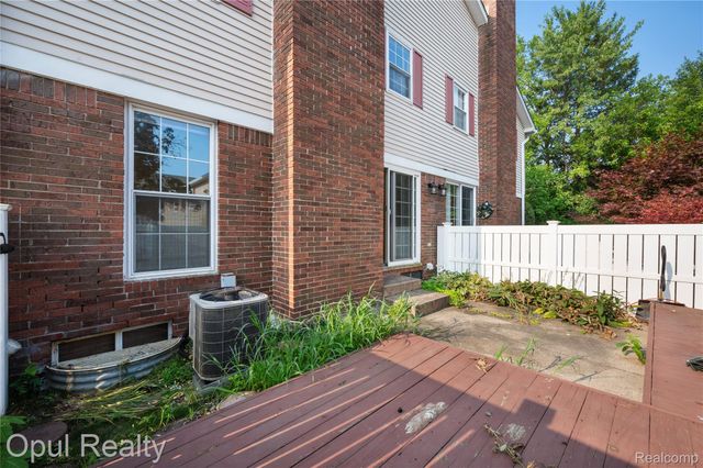 20831 W Glen Haven Circle, Novi, MI 48167