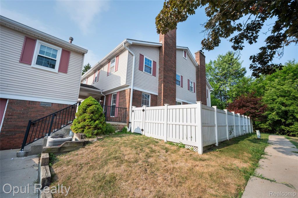 20831 W Glen Haven Circle, Novi, MI 48167