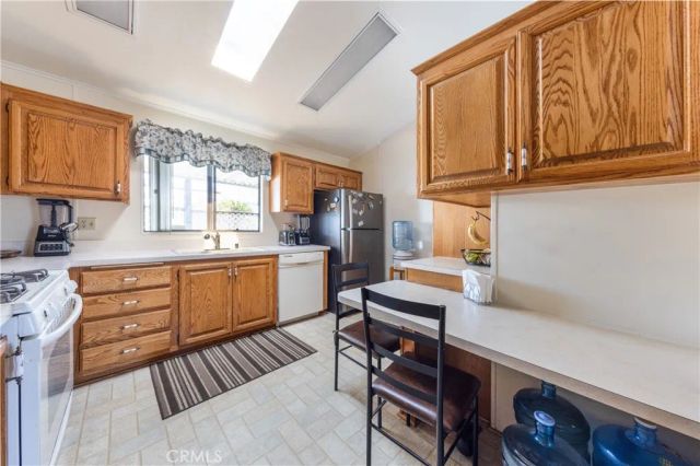 602 Roadrunner, Perris, CA 92570