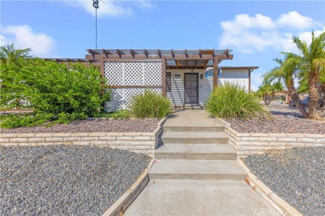 602 Roadrunner, Perris, CA 92570