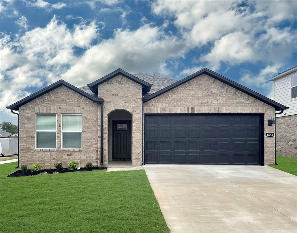 681 S Neon Avenue, Fayetteville, AR 72704