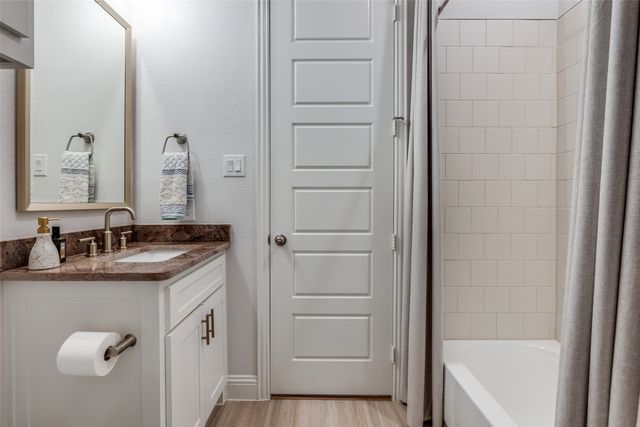 4820 Blackhawk Green Court, Arlington, TX 76005