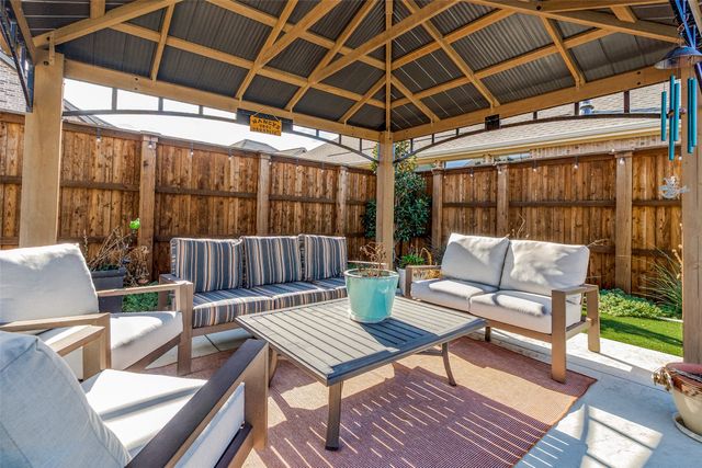 4820 Blackhawk Green Court, Arlington, TX 76005