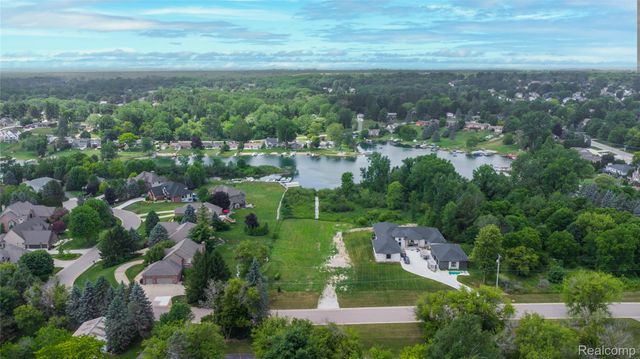 4172 Northshore Drive, Fenton Charter Township, MI 48430
