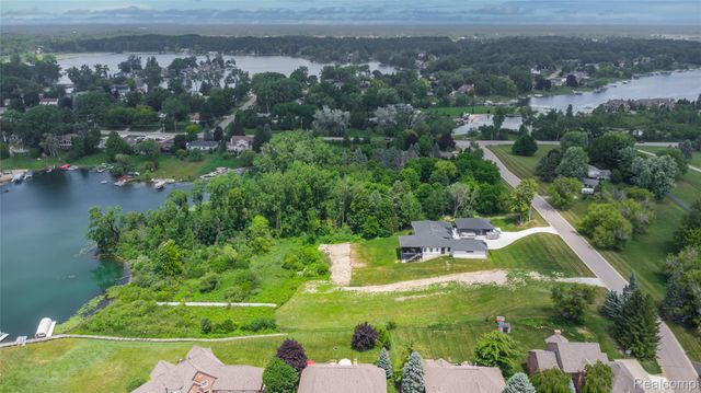 4172 Northshore Drive, Fenton Charter Township, MI 48430