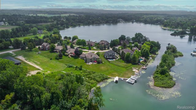 4172 Northshore Drive, Fenton Charter Township, MI 48430