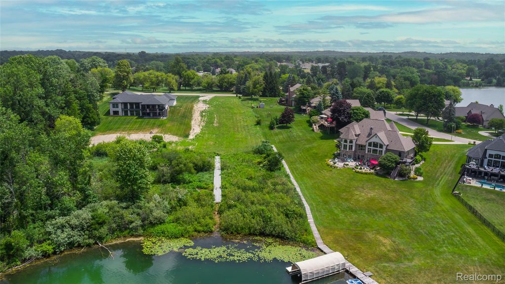 4172 Northshore Drive, Fenton Charter Township, MI 48430
