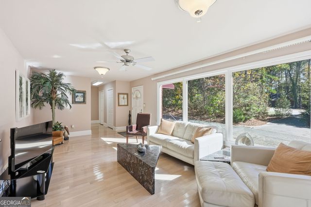 6558 Lanier Island Parkway, Buford, GA 30518