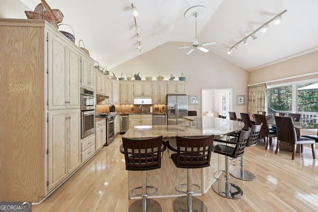 6558 Lanier Island Parkway, Buford, GA 30518