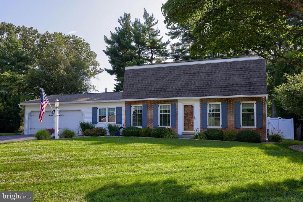 2737 LONG FARM LN, Lancaster, PA 17601