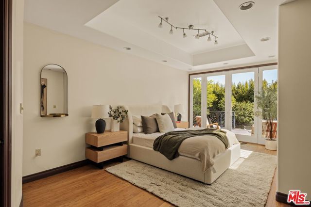 4244 Los Nietos Drive, Los Angeles, CA 90027