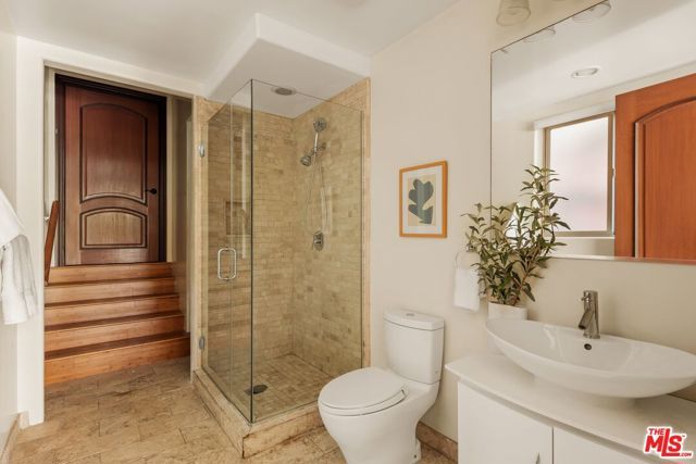4244 Los Nietos Drive, Los Angeles, CA 90027