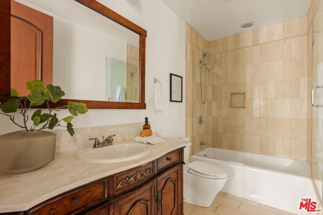 4244 Los Nietos Drive, Los Angeles, CA 90027