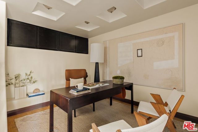 4244 Los Nietos Drive, Los Angeles, CA 90027