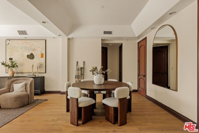 4244 Los Nietos Drive, Los Angeles, CA 90027