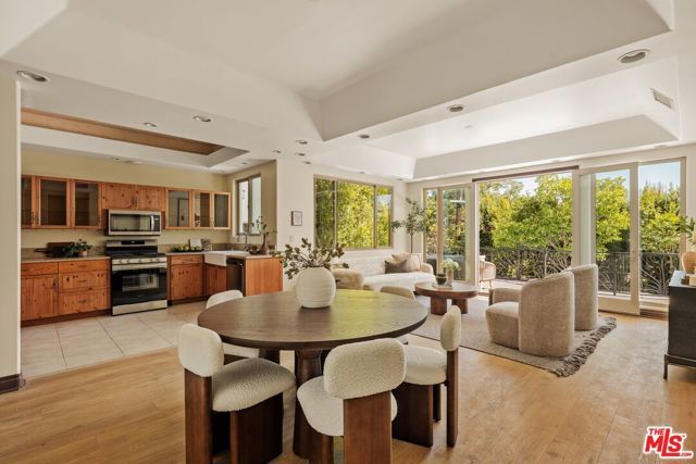 4244 Los Nietos Drive, Los Angeles, CA 90027